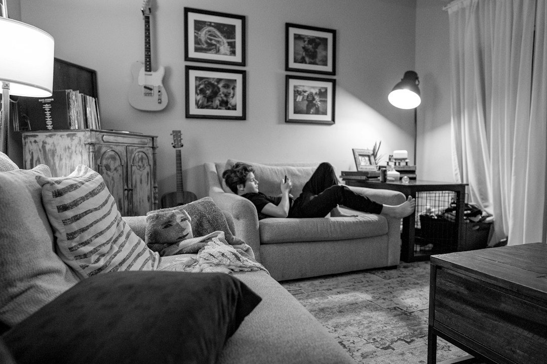How to Choose Comfortable Oversized Seating for a Family Living Room
